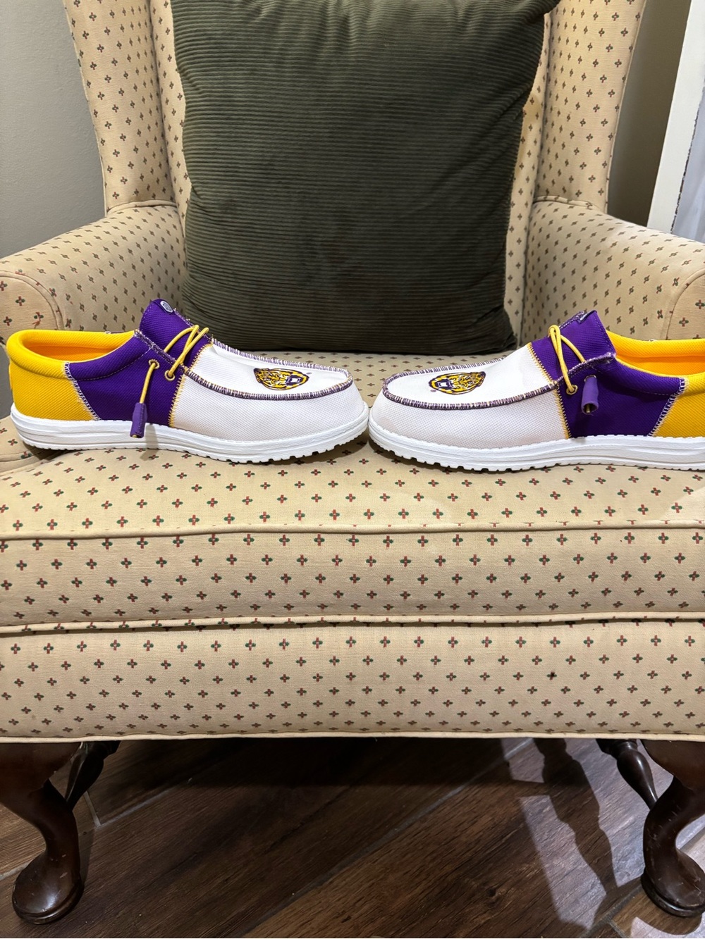 Hey Dude Mens Size 14 LSU shoes - Picture 2 of 3